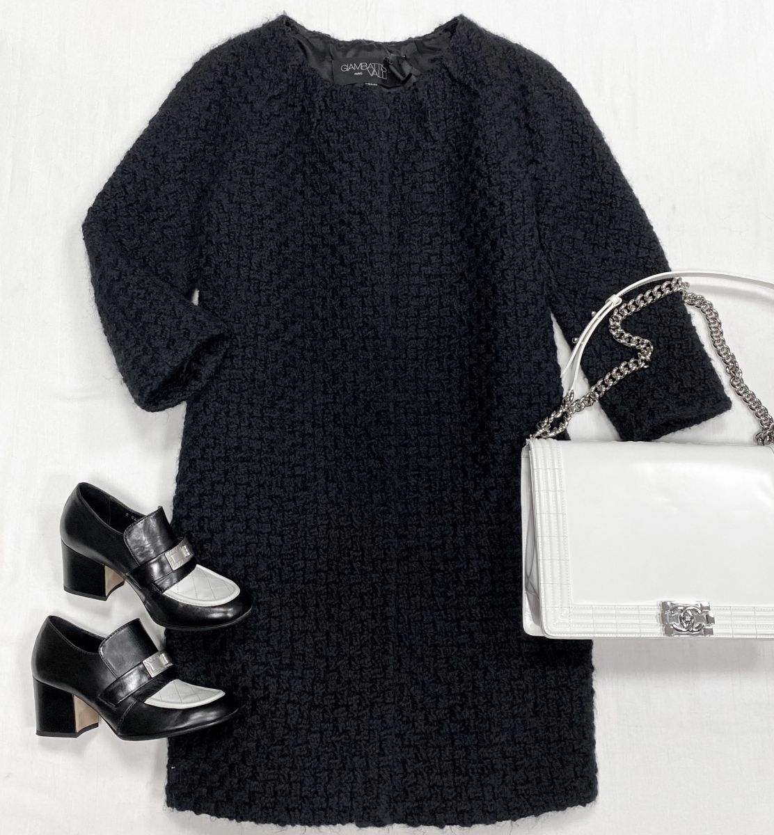 Пальто / твид / Giambattista Valli размер 42 цена 46 965 руб 
Туфли Chanel размер 36.5 цена 23 483 руб 
Сумка Chanel