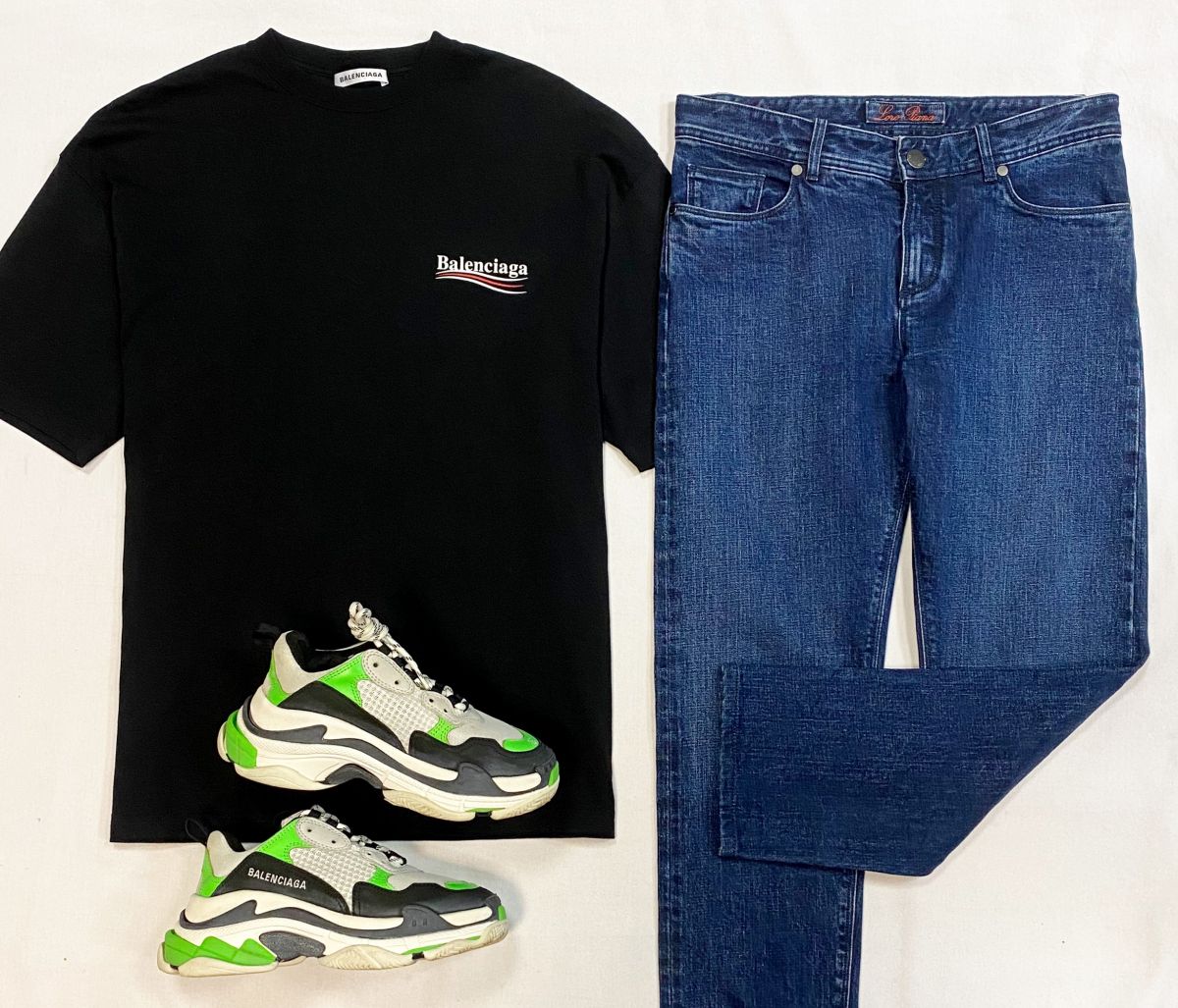 Футболка Balenciaga размер S цена 15 385 руб
Джинсы Loro Piana размер 42 цена 15 385 руб
Кроссовки Balenciaga размер 37 цена 23 078 руб 