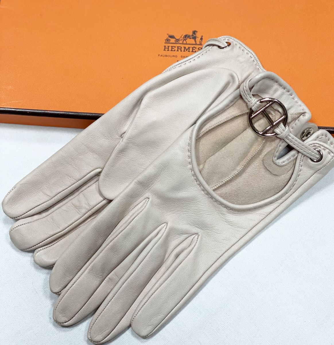 Перчатки/кожа/ Hermes размер 6.5 цена 31 310 руб/ в коробке/ 