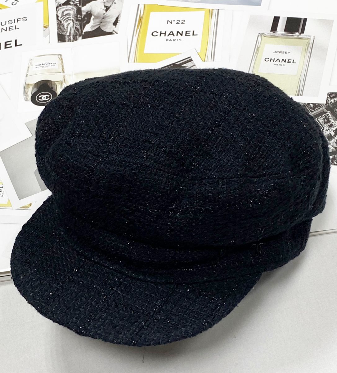 Шапка /твид/ Chanel размер L цена 23 483 руб
