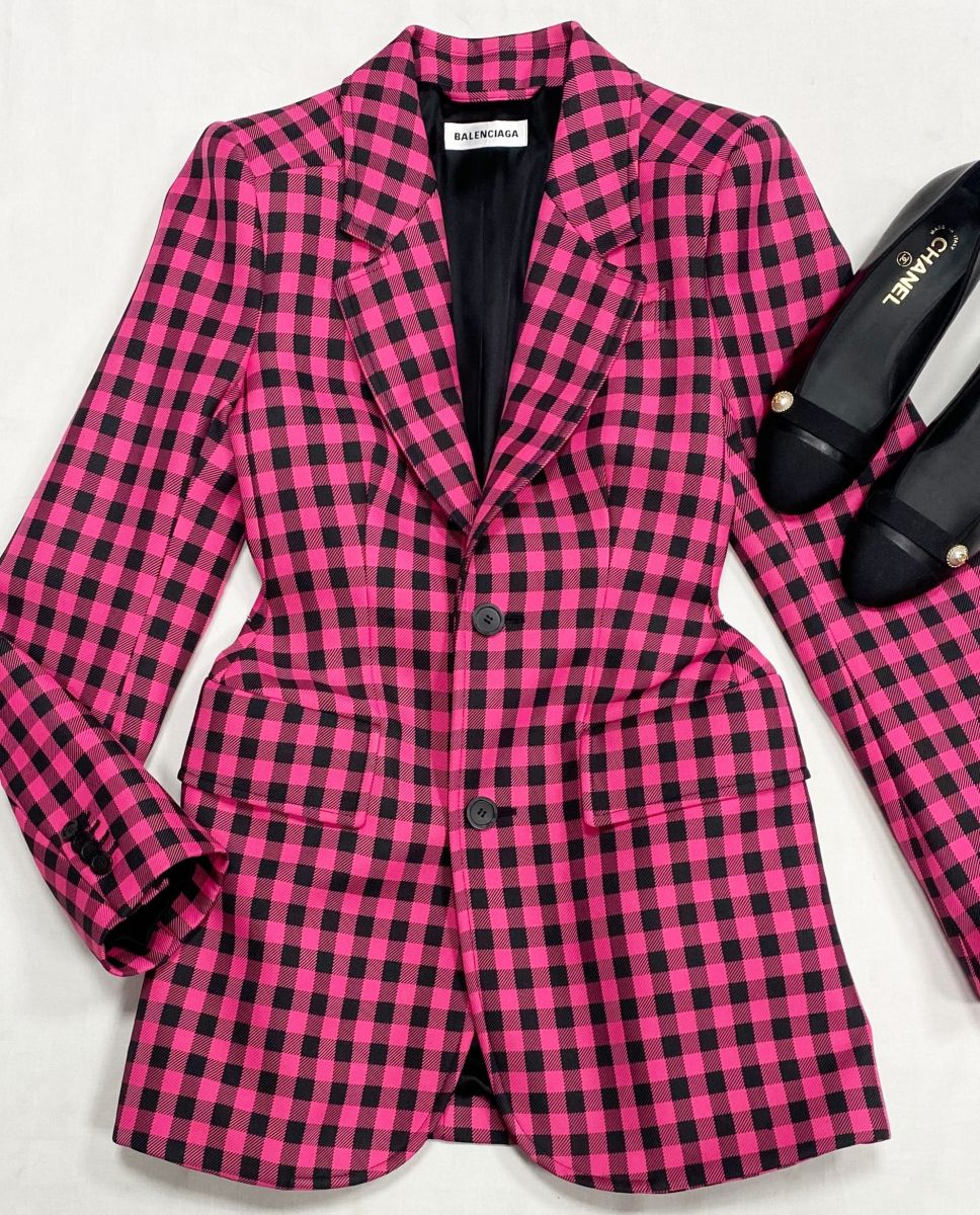 Жакет Balenciaga размер 36 цена 42 262 руб
Туфли Chanel размер 37.5 цена 62 620 руб