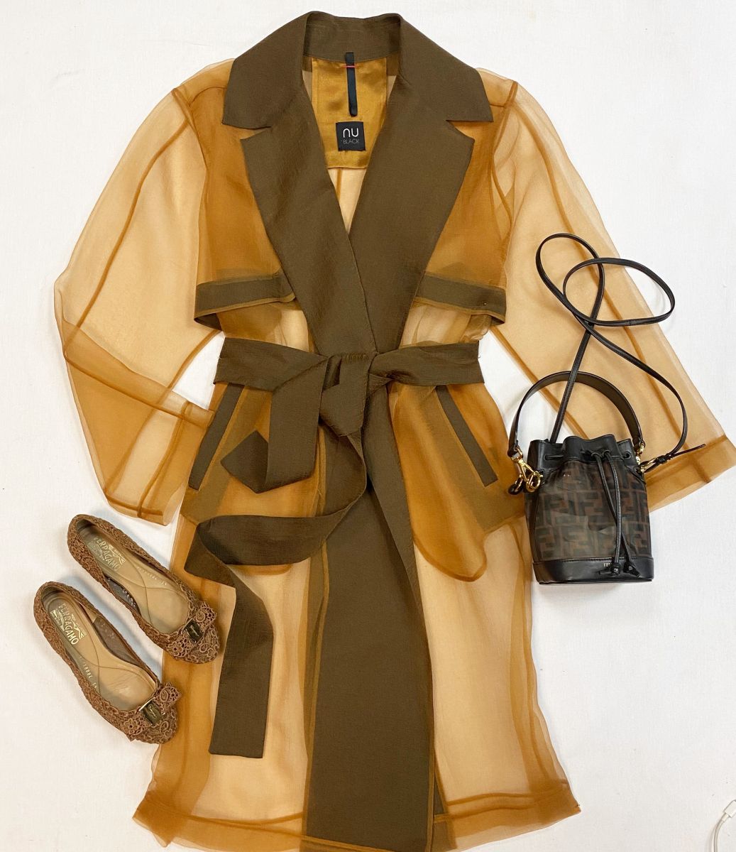 Накидка размер 1 цена 23 078 руб
Балетки Salvatore Ferragamo размер 35.5 цена 7 693 руб
Сумка Fendi 
