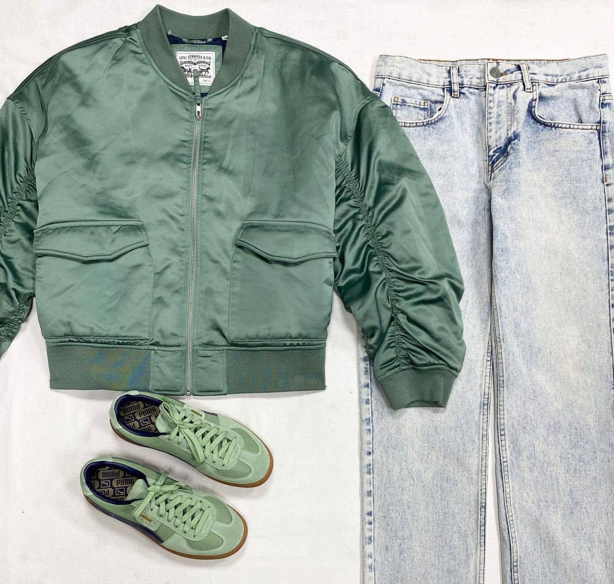 Куртка Levi Strauss размер XXL цена 9 393 руб
Джинсы Yuliawave размер 46 цена 2 348 руб
Кеды Puma размер 40 цена 15 655 руб