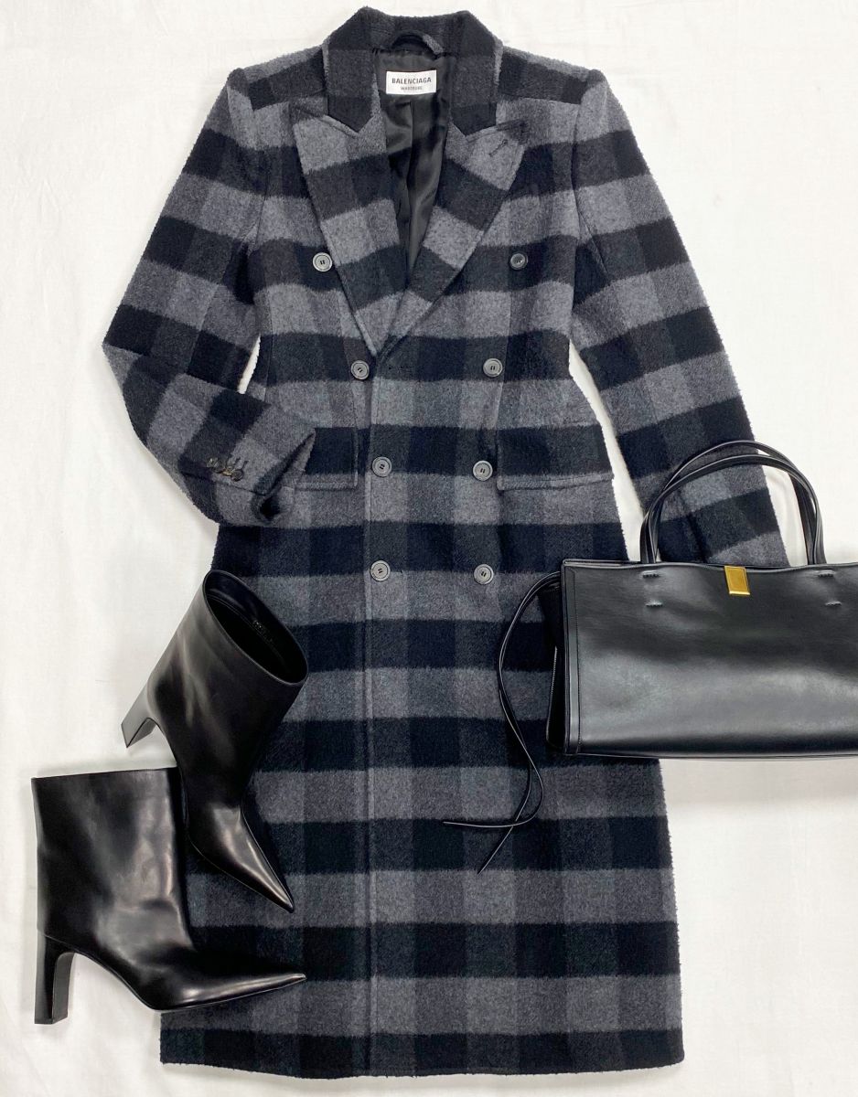 Пальто Balenciaga размер 38 цена 93 930 руб Ботильоны Balenciaga размер 38 цена 46 965 руб Сумка Phobe Philo