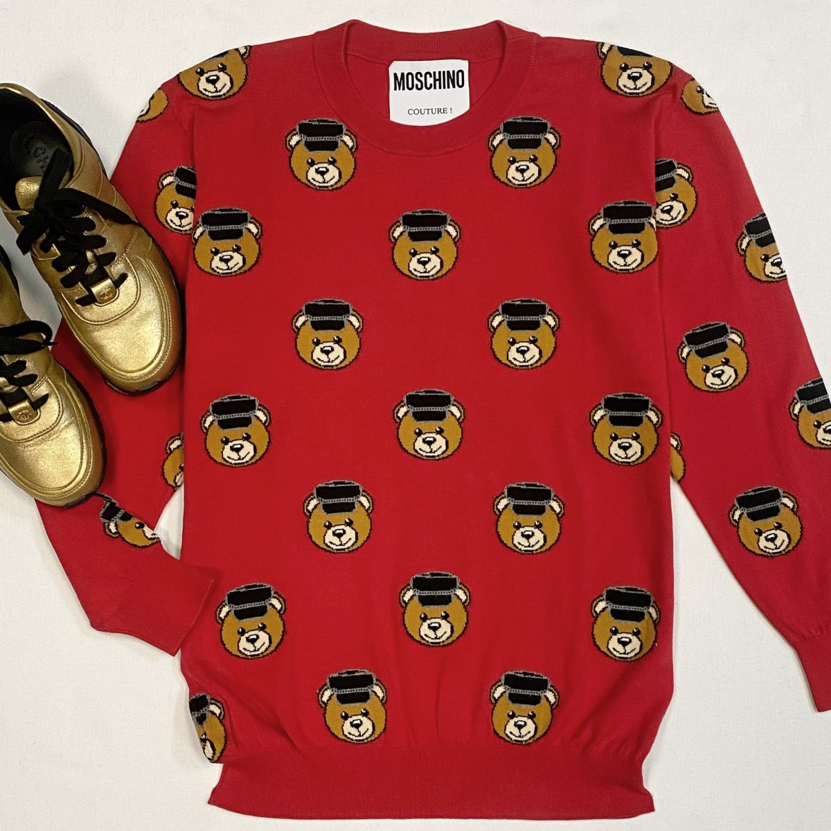 Кофта MOSCHINO  размер XXS цена 7 693 рубКроссовки CHANEL размер 38 цена 30 770 руб