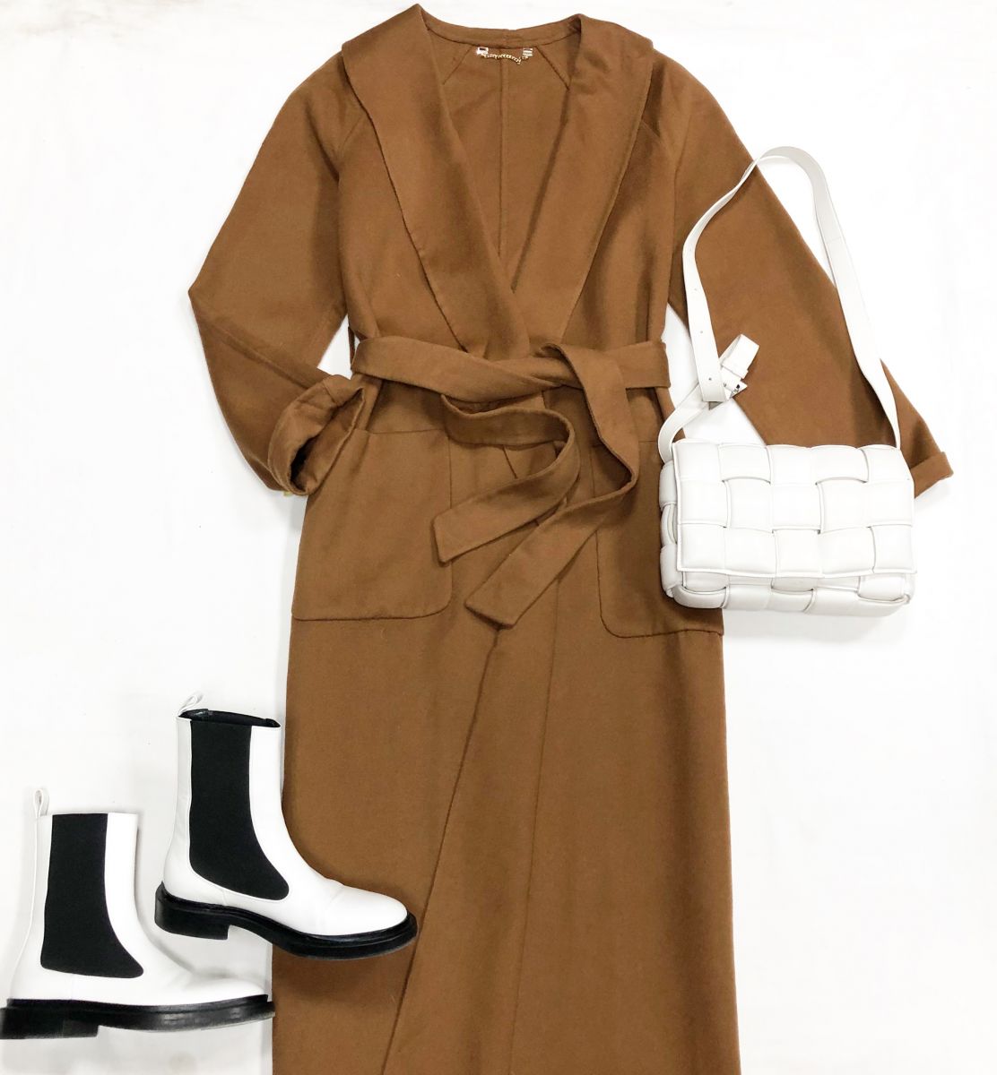 Пальто размер 42 цена 23 078 руб
Ботинки Jil Sander размер 37 цена 23 078 руб
Сумка BOTTEGA VENETA
