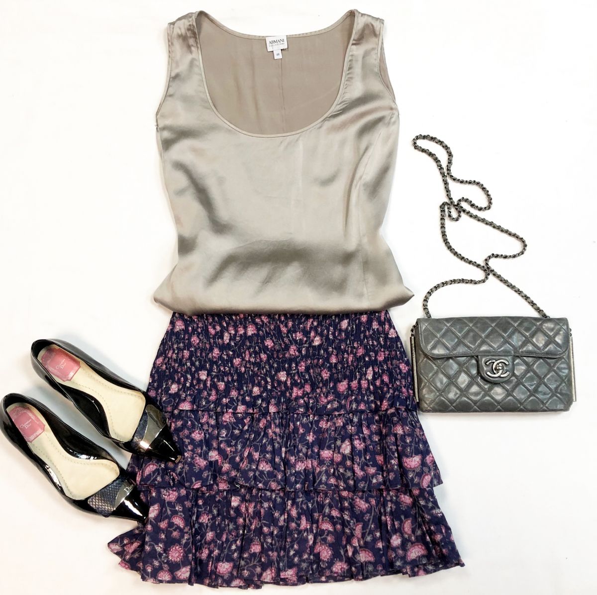 Топ Armani размер 48 цена 4 616 рубЮбка Isabel Marant размер 42 цена 4 616 рубБалетки Dior размер 37 цена 15 385 рубСумка Chanel