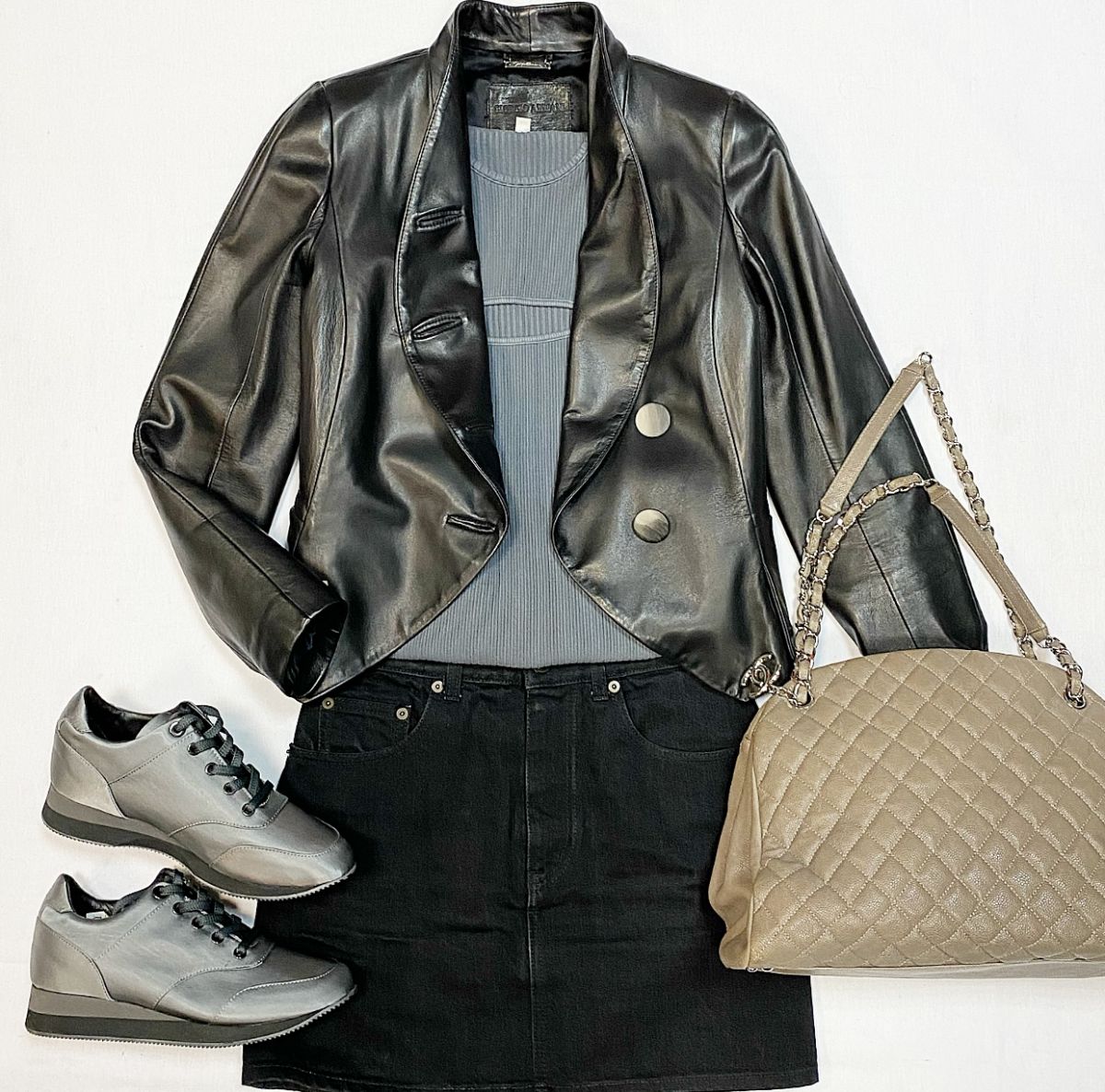 Жакет / кожа / Giorgio Armani Рахмет 38 цена 15 385 рубКофта Agolde размер L цена 5 385 рубЮбка Saint Laurent размер 25 цена 10 770 рубКеды Max Mara размер 37 цена 12 308 рубСумка Chanel