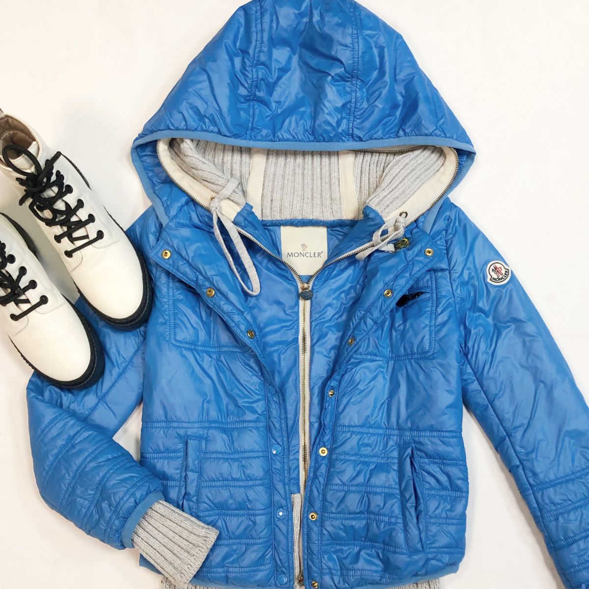 Куртка Moncler размер 0 цена 15 385 рубБотинки Agl размер 36.5 цена 12 308 руб