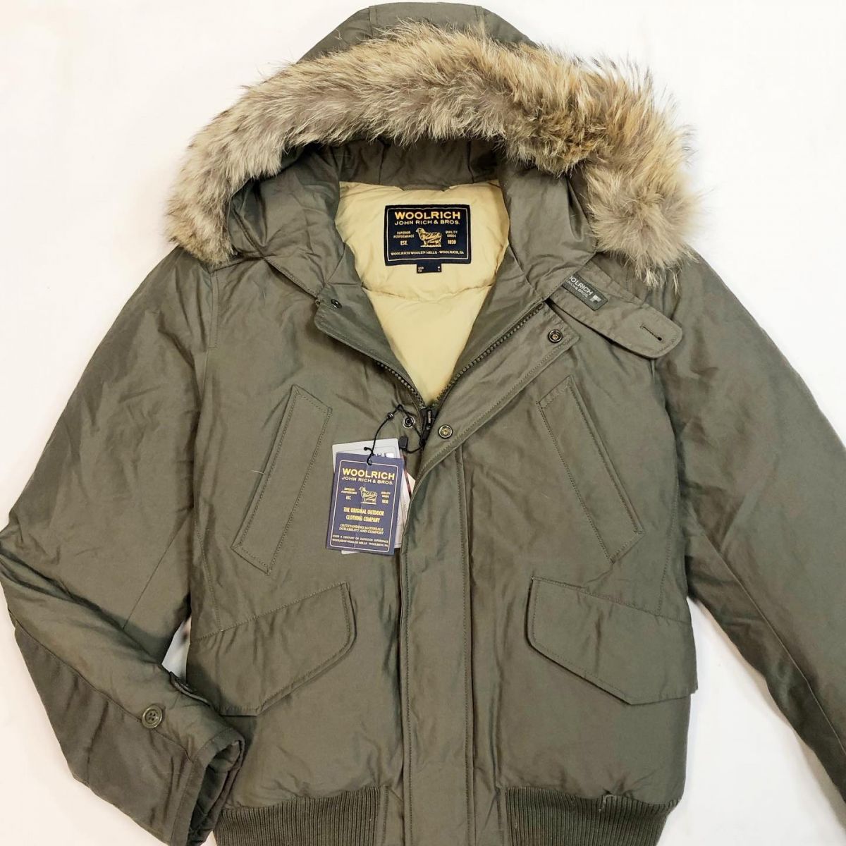 Пуховик Woolrich размер M/L цена 38 463 руб/с биркой/ 