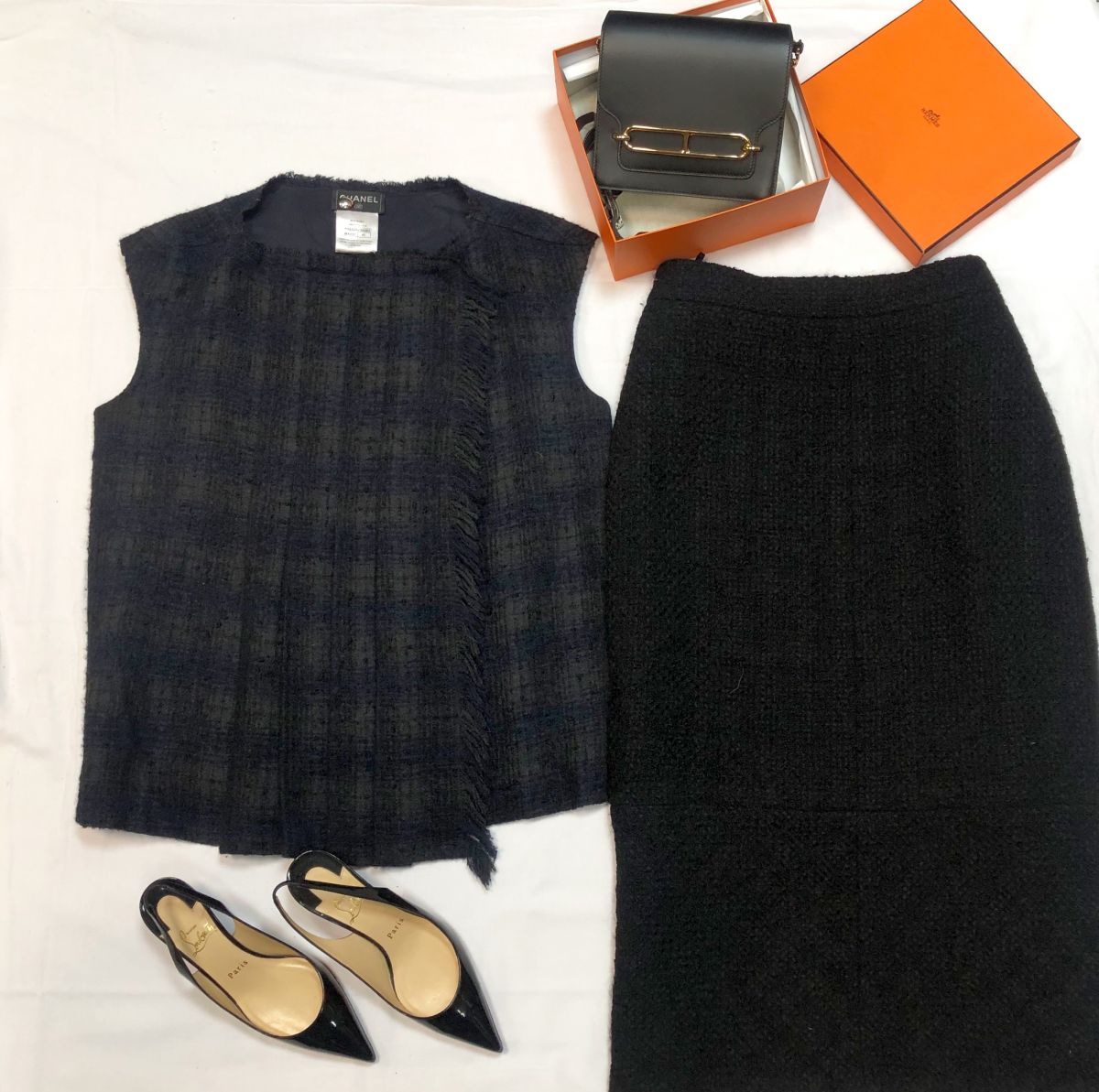 Кофта CHANEL размер 42 цена 10 770 руб 
Юбка /твид/ Chanel размер 50 цена 13 847 руб 
Сумка HERMES