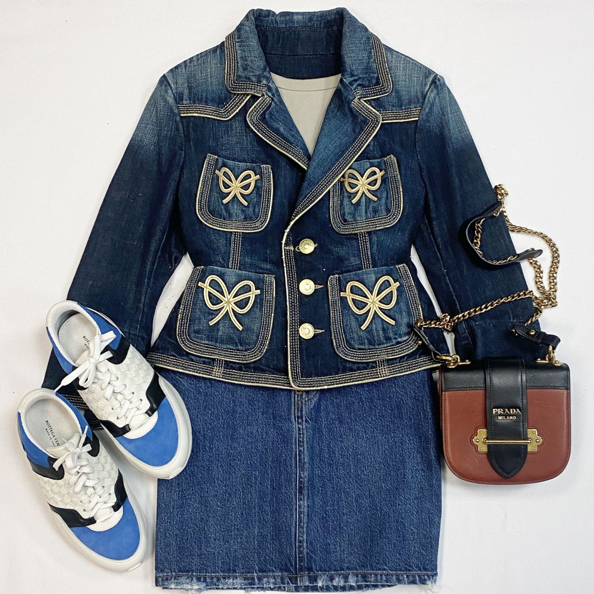 Куртка Dsquared размер 42 цена 3 846 рубЮбка Levis размер 26 цена 4 616 рубКроссовки Bottega Veneta размер 38 цена 29 232 рубСумка Prada