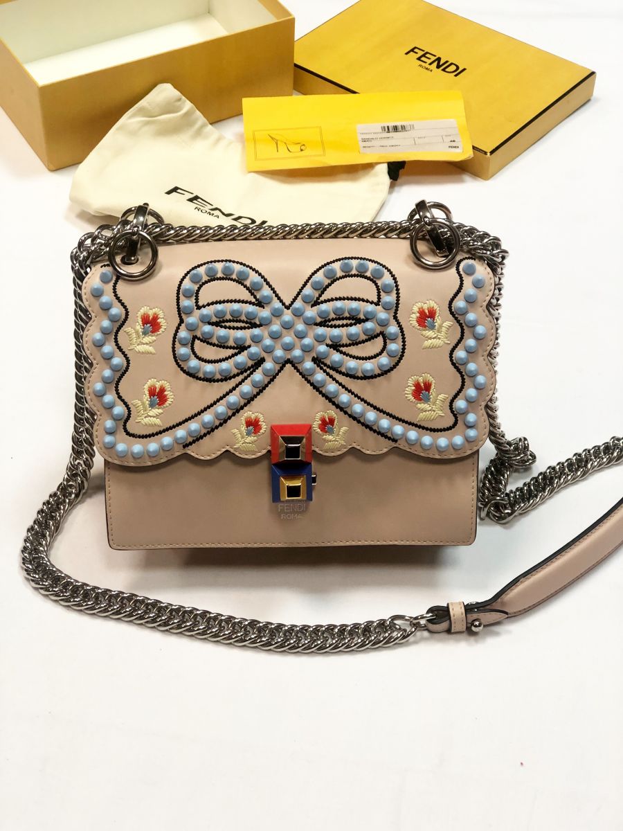 Сумочка FENDI размер 18/16 цена 123 080 руб 