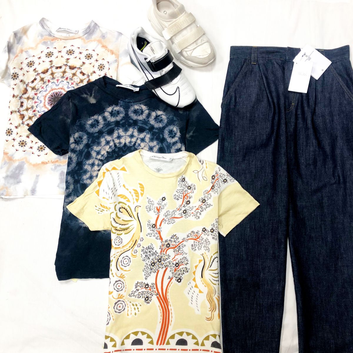 Футболки CHRISTIAN DIOR
Размер S цена по 7 828 руб 
Джинсы CHRISTIAN DIOR
Размер 38 цена 39 138 руб /новые с ценником/