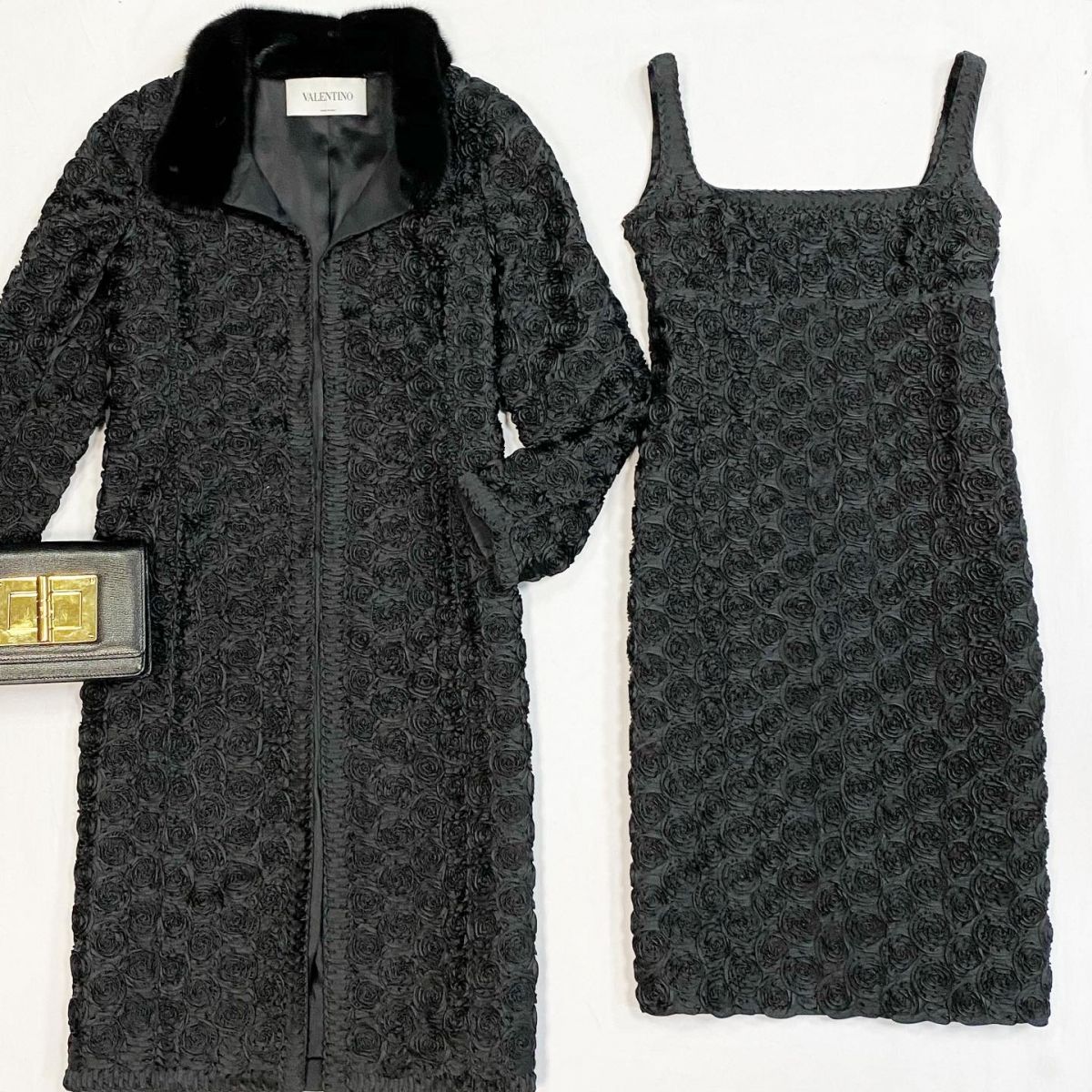 Костюм/отделка мех норки/ Пальто + Платье Valentino размер 12 цена 69 233 рубКлатч Tom Ford