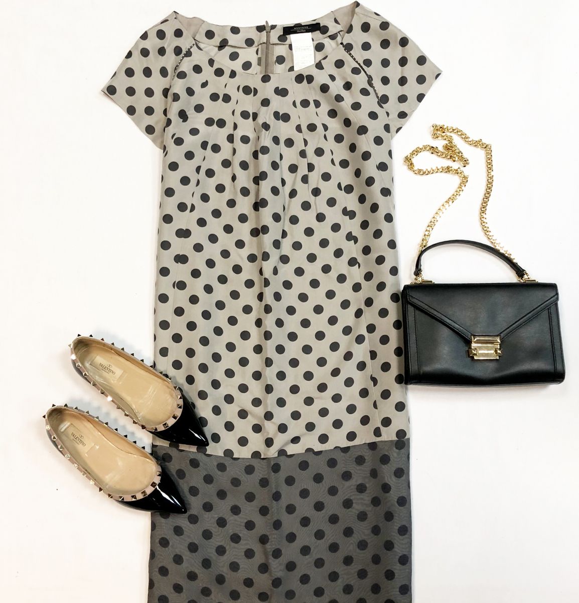 Платье Max Mara размер 44 цена 7 693 рубБалетки Valentino размер 37 цена 15 385 рубСумка Michael Kors