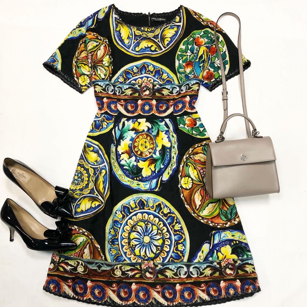 Платье Dolce Gabbana размер 44 цена 23 078 руб Туфли Valentino размер 37 цена 12 308 руб