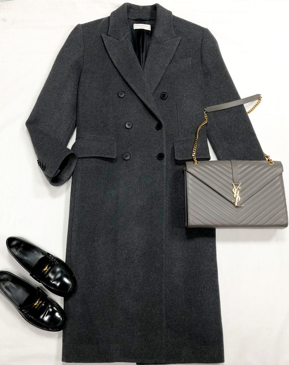 Пальто Ateliemaru размер 42 цена 46 965 руб
Лоферы Celine размер 39 цена 39 138 руб
Сумка Saint Laurent