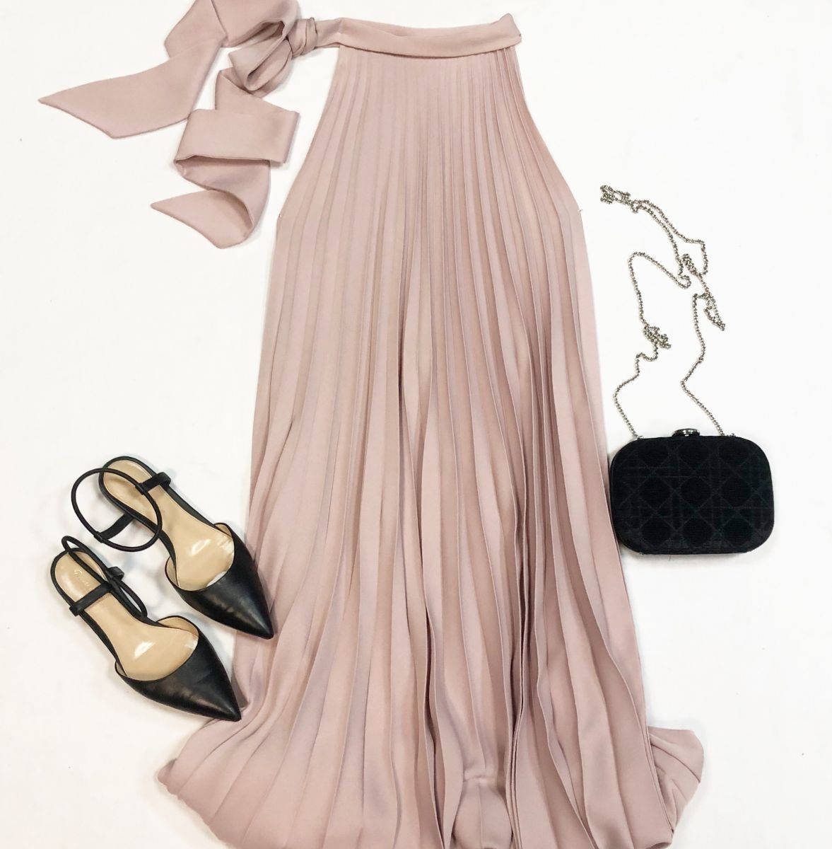 Платье Maltseva Style размер 38/40 цена 9 231 рубБосоножки Gianvito Rossi размер 36.5 цена 6 154 рубСумка Dior