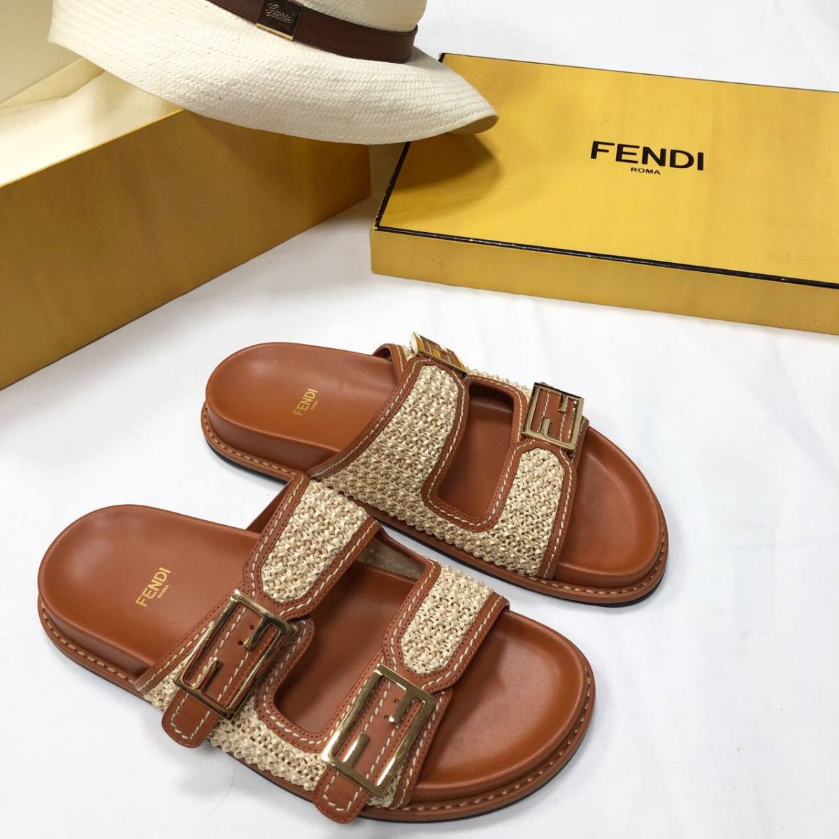 Сабо FENDI размер 38.5 цена 46 965 руб /новые/