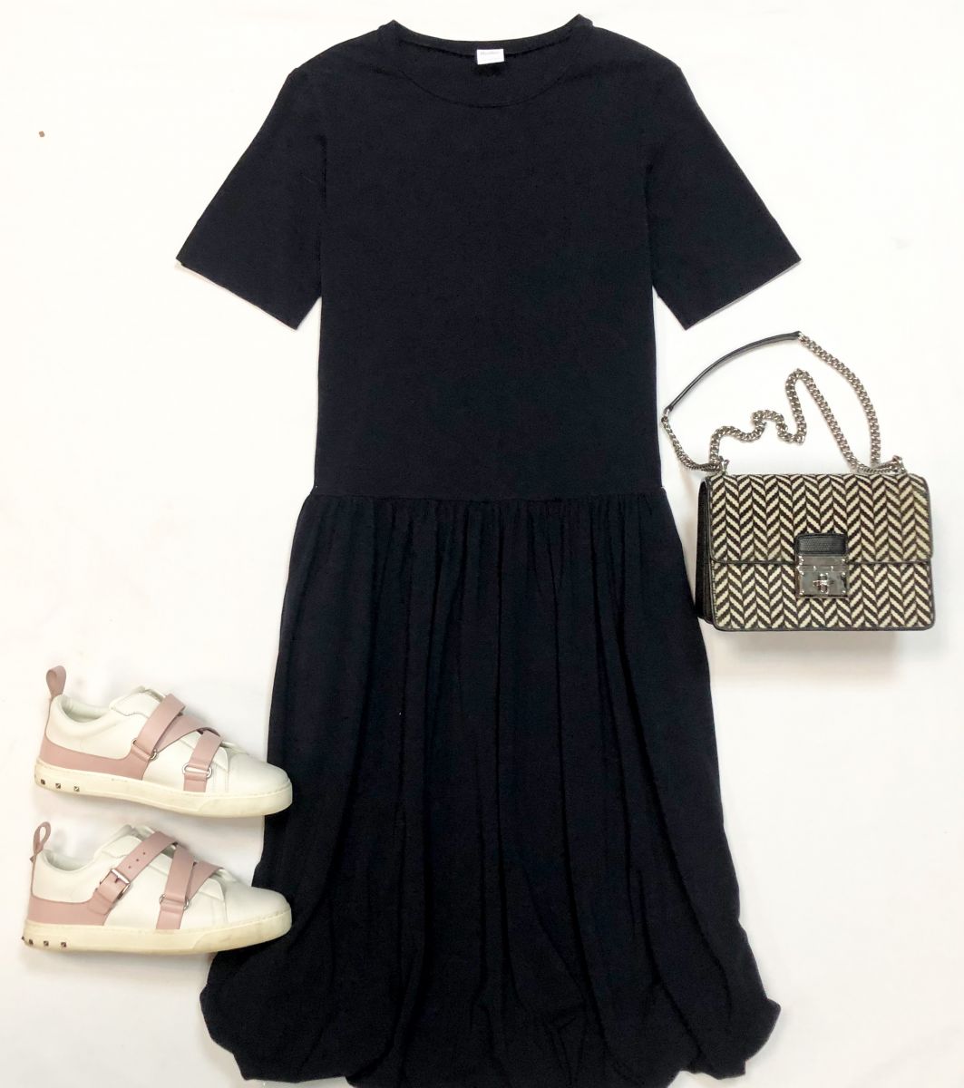 Палате Max Mara размер 40 цена 7 693 руб
Кеды Valentino размер 37 цена 12 308 руб
Сумка Dolce Gabbana