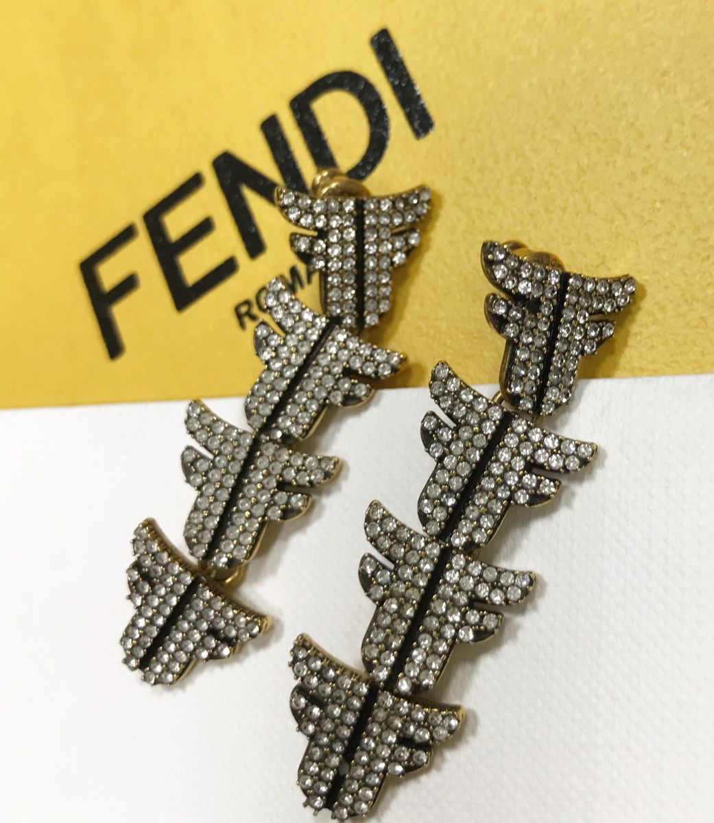 Серьги Fendi цена 23 483 руб/ в коробке/
