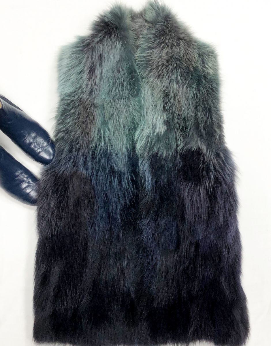 Жилет / мех лисы / размер 36 цена 23 483 руб
Ботинки Chanel размер 38.5 цена 31 310 руб