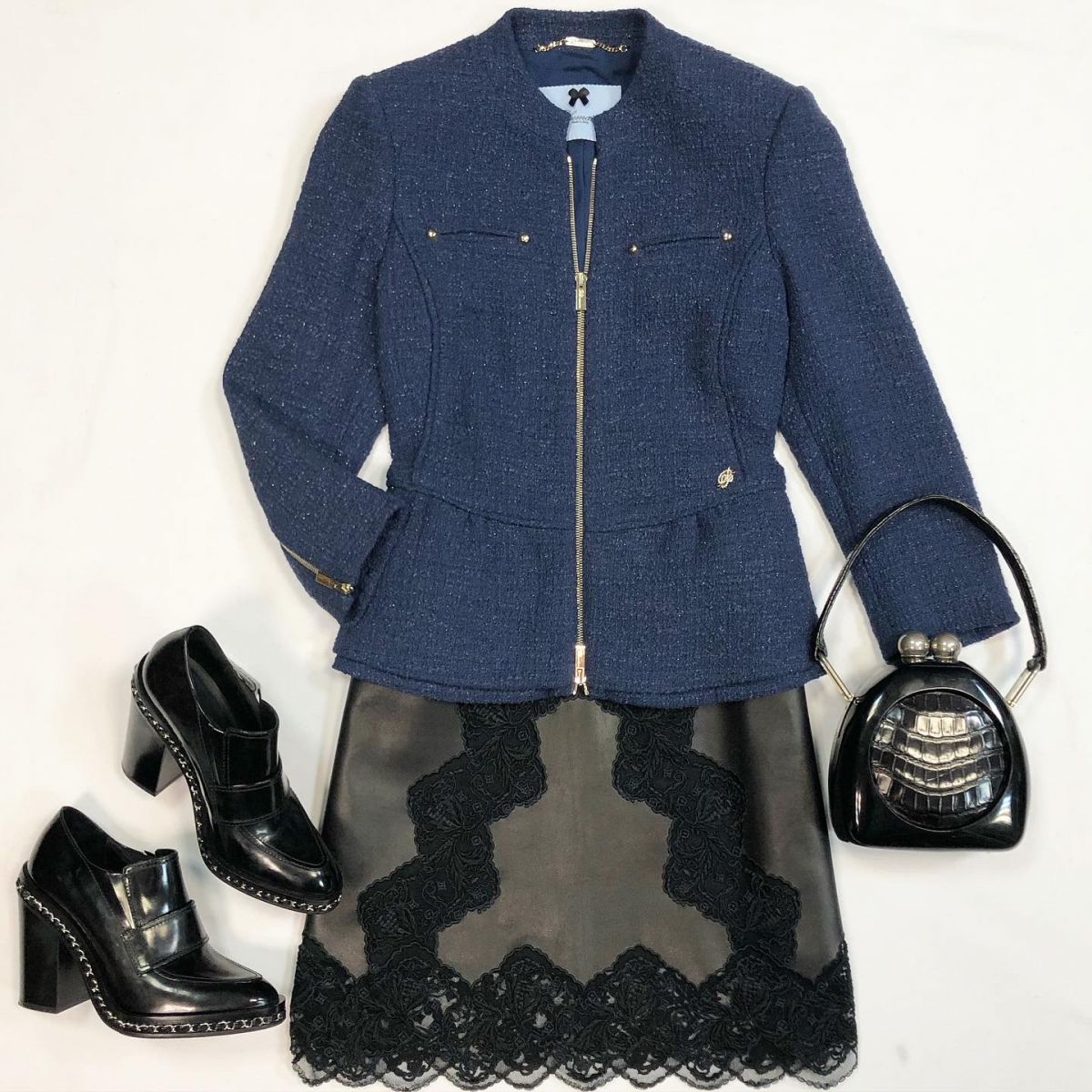 Юбка/кожа/шитьё/ LOUIS VUITTON  размер 34 цена 15 385 рубЖакет/люрекс/ твид/ BLUMARINE размер 40 цена 6 154 рубТуфли CHANEL  размер 38 цена 30 770 руб