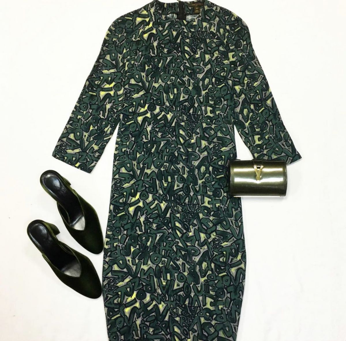 Платье LouisVuitton размер 40 цена 12 308 руб Мюли Hermes размер 39 цена 38 463 руб Клатч YSL 
