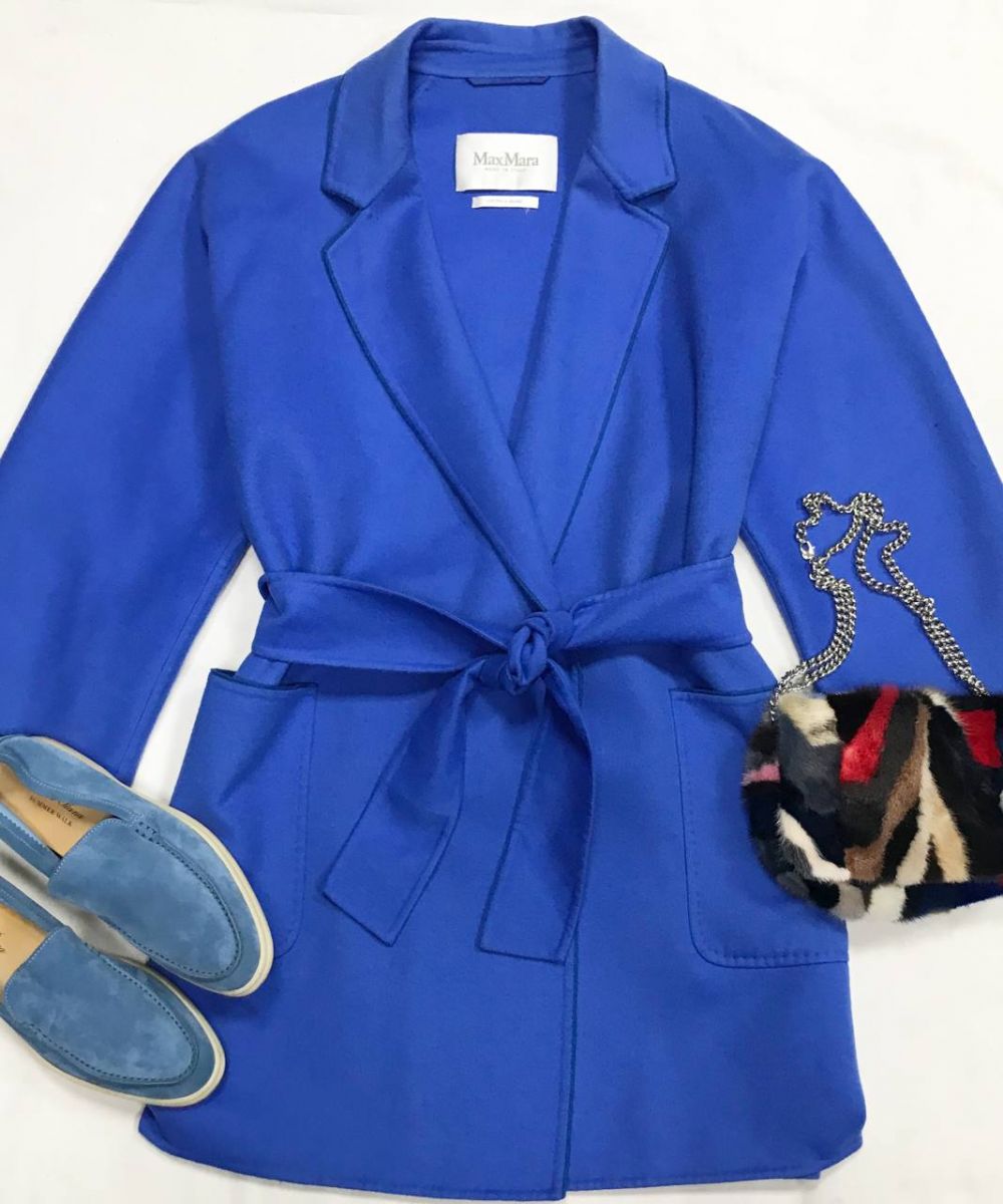 Пальто Max Mara размер 48 цена 31 310 руб
Лоферы размер 39 цена 23 483 руб
Сумка Cavalli