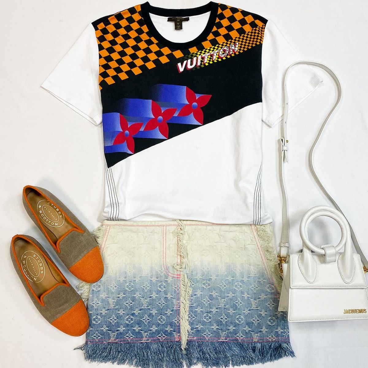 Футболка Louis Vuitton размер M цена 12 308 руб Юбка Louis Vuitton размер 36 цена 6 154 руб Лоферы Stubbs&amp;Wootton размер 37.5 цена 7 693 рубСумка Jacquemus