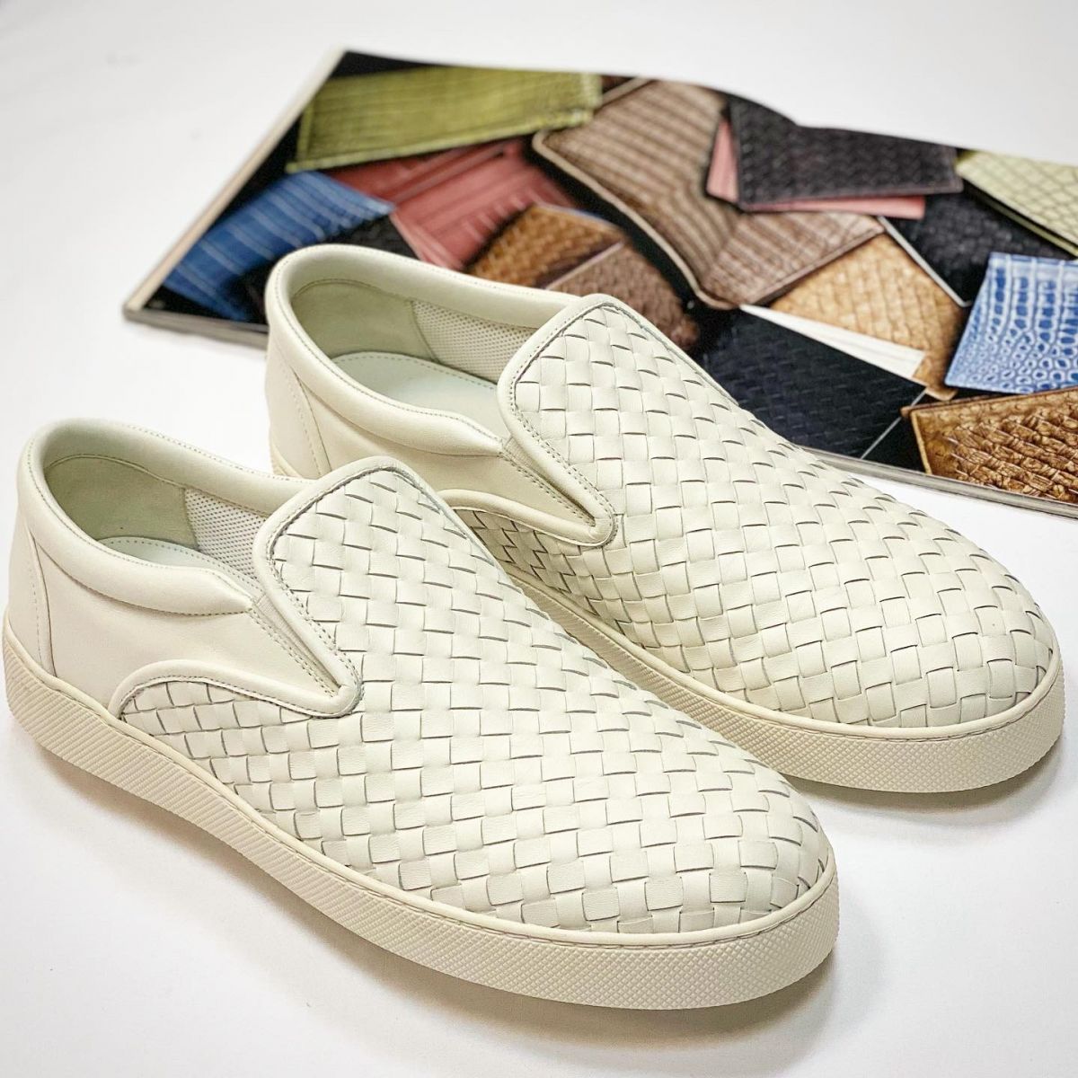 Bottega veneta slip on outlet