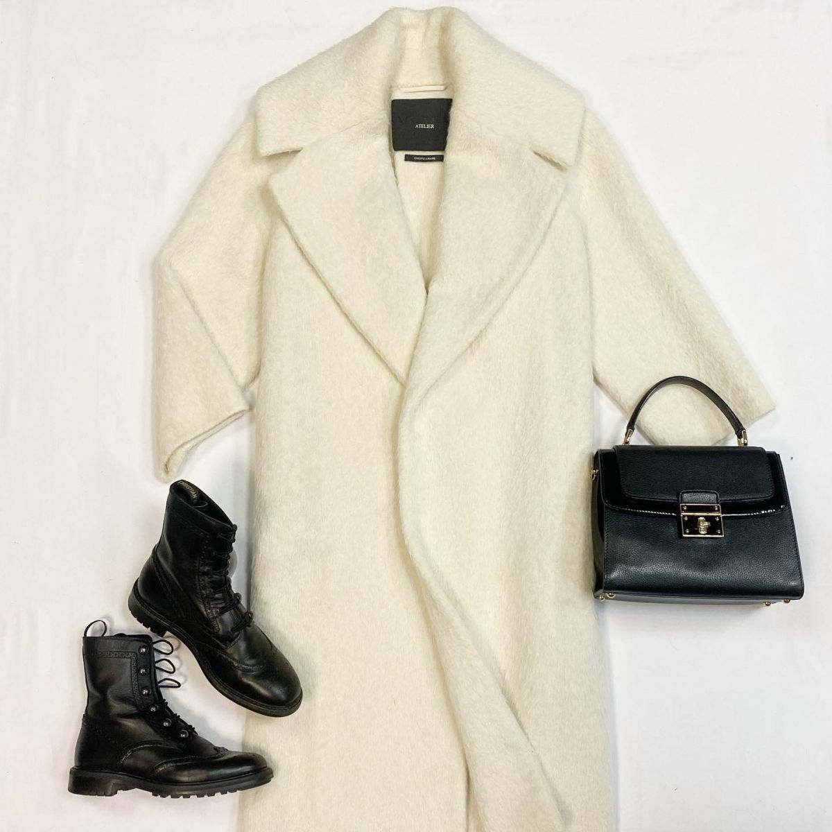 Пальто Max Mara размер 38 цена 38 463 рубБотинки Dior размер 39 цена 38 463 рубСумка Dolce Gabbana