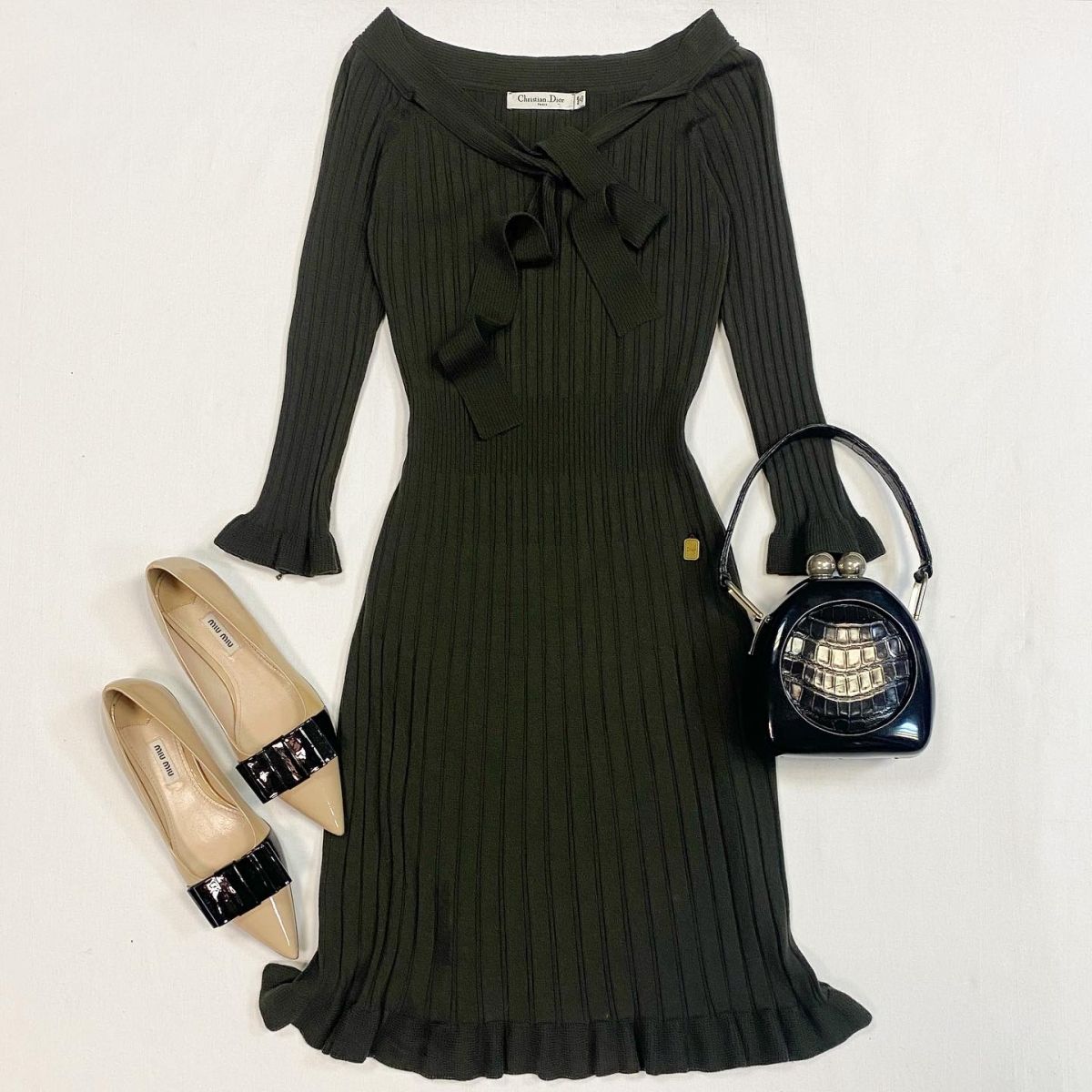 Платье DIOR  40 цена 23 078 рубБалетки MIU MIU размер 39 цена 15 385 руб