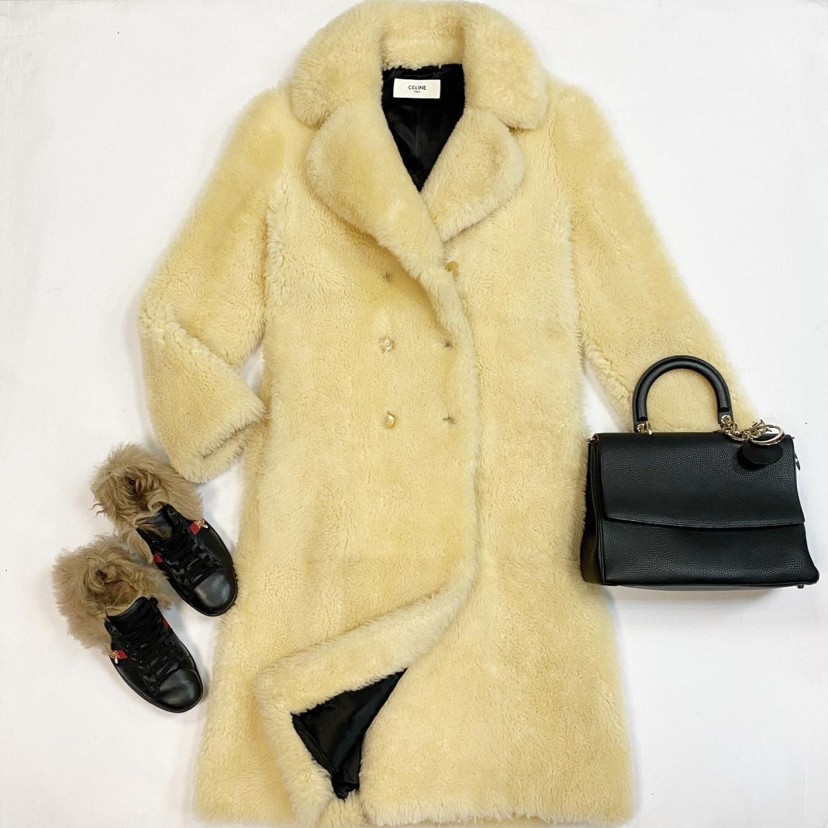 Шуба Celine размер 40 цена 230 775 руб рубКеды Gucci размер 39 цена 15 385 рубСумка Dior