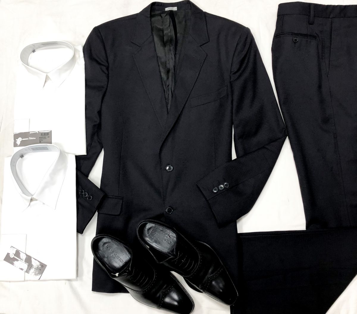 #Меchtamen 
Костюм DOLCE GABBANA размер 56 цена 15 655 руб 
Туфли LOUIS VUITTON размер 9.5 цена 18 786 руб 
Рубашки DIOR размер 42/44 цена по 6 265 руб