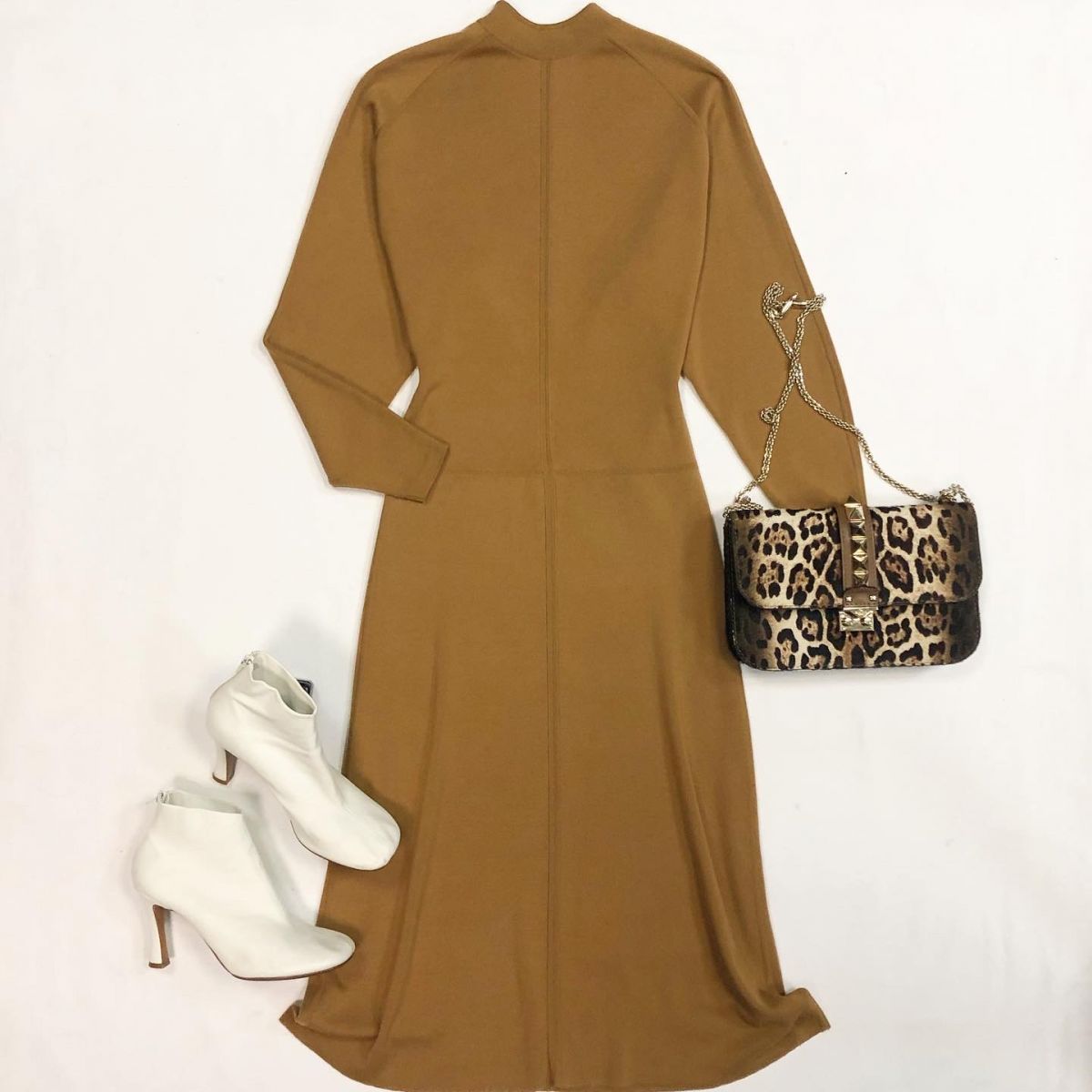 Платье SAINT LAURENT размер XS цена 23 078 рубБотильоны CELINE  размер 39 цена 12 308 рубСумка VALENTINO 
