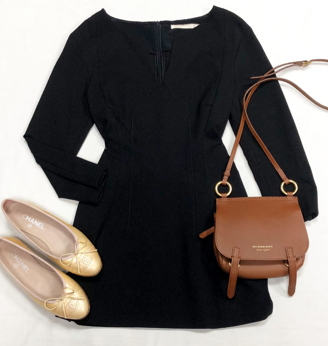 Платье Schumacher размер 3 цена 7 828 руб
Балетки Chanel размер 37.5 цена 15 655 руб
Сумка Burberry