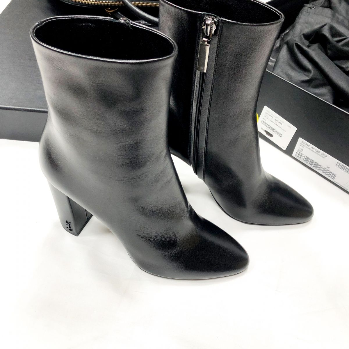 Ботильоны SAINT LAURENT
Размер 38 цена 62 620 руб /новые в коробке/