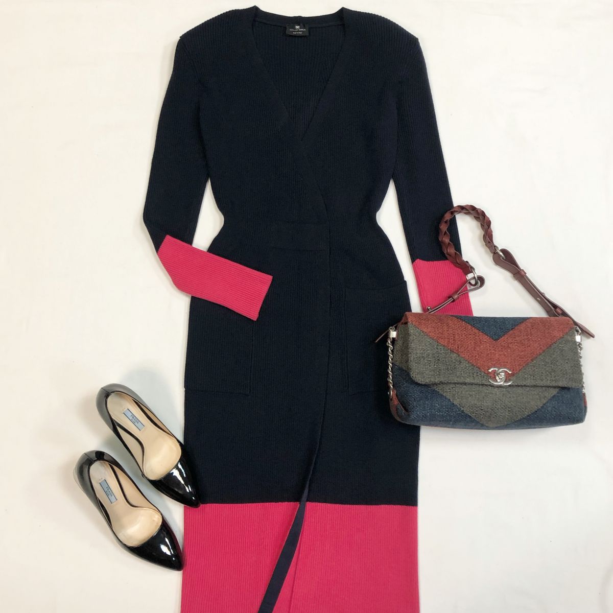 Платье Elisabetta Franchi размер 40 цена 4 616 рубТуфли Prada размер 37.5 цена 18 462 рубСумка Chanel
