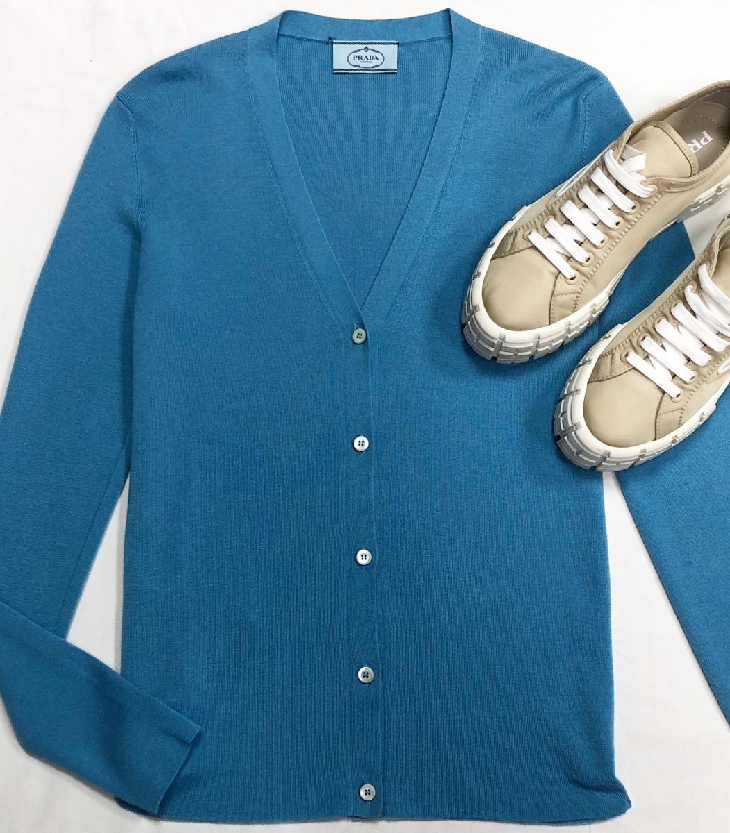 Кардиган Prada размер 42 цена 31 310 руб
Кеды Prada размер 40 цена 39 138 руб
