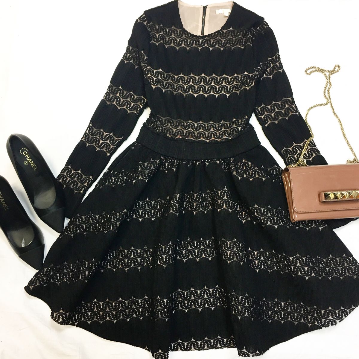 Платье Maje размер 1 цена 7 693 руб Туфли Chanel размер 40 цена 23 078 руб Сумка Valentino 