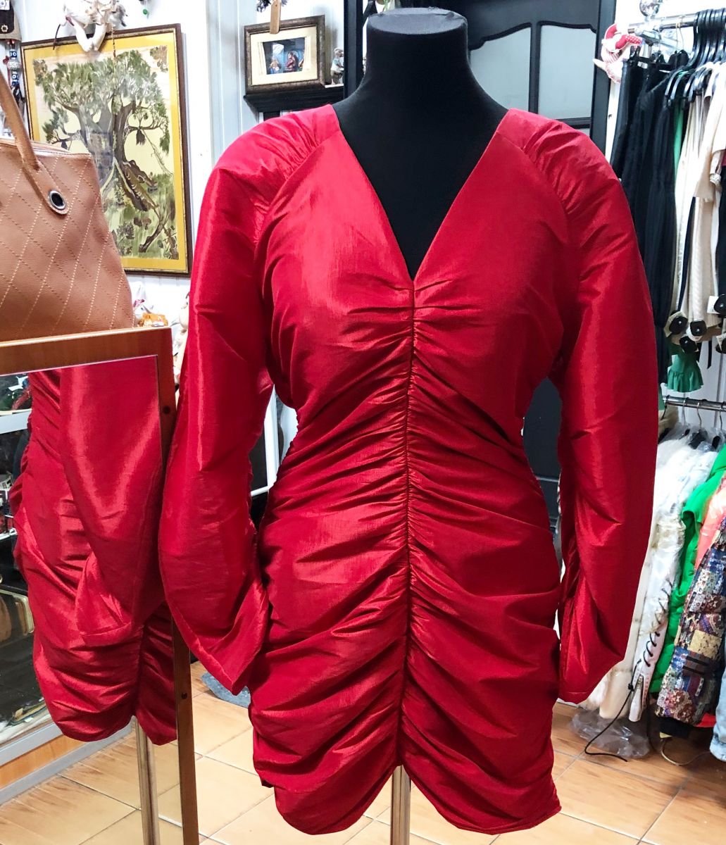 Платье размер L цена 4 697 руб
