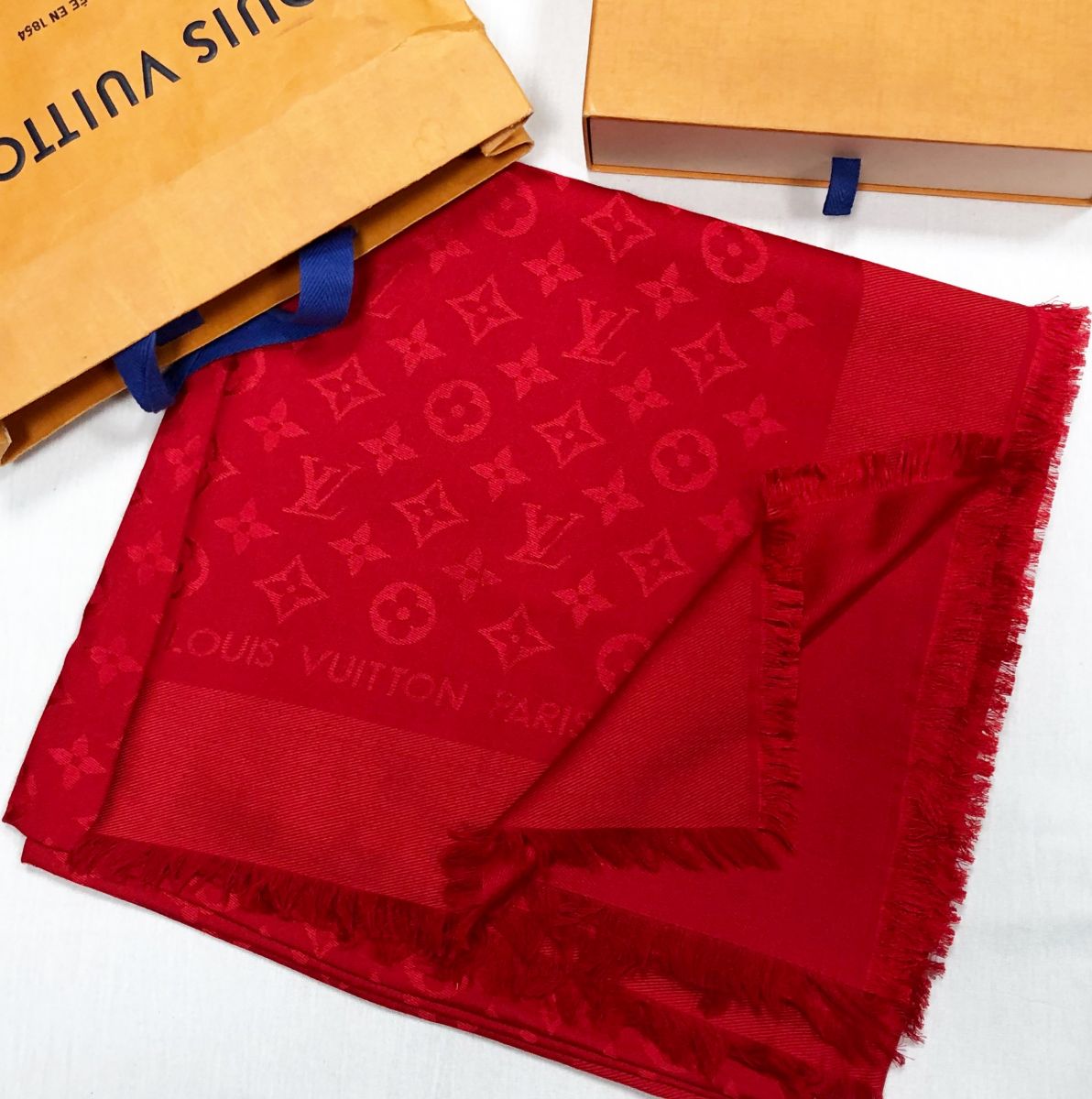 Палантин Louis Vuitton размер 140/140 цена 23 483 руб