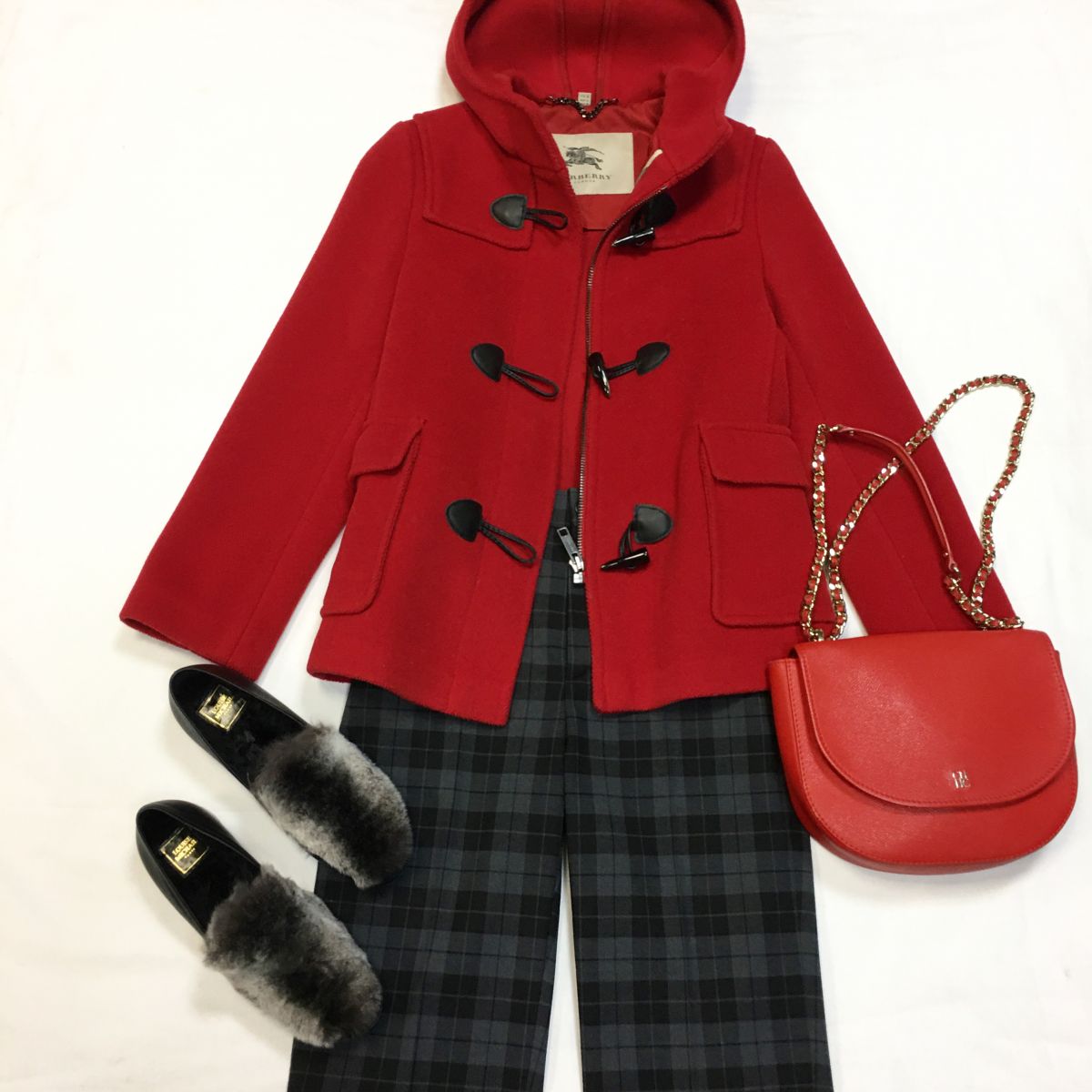Пальто Burberry   размер 36/40 цена 10 770 руб Брюки Balenciaga  размер 34 цена 10 770 руб Лоферы Louis Vuitton  размер 38 цена 7 693 руб Сумка Carolina Herrera 