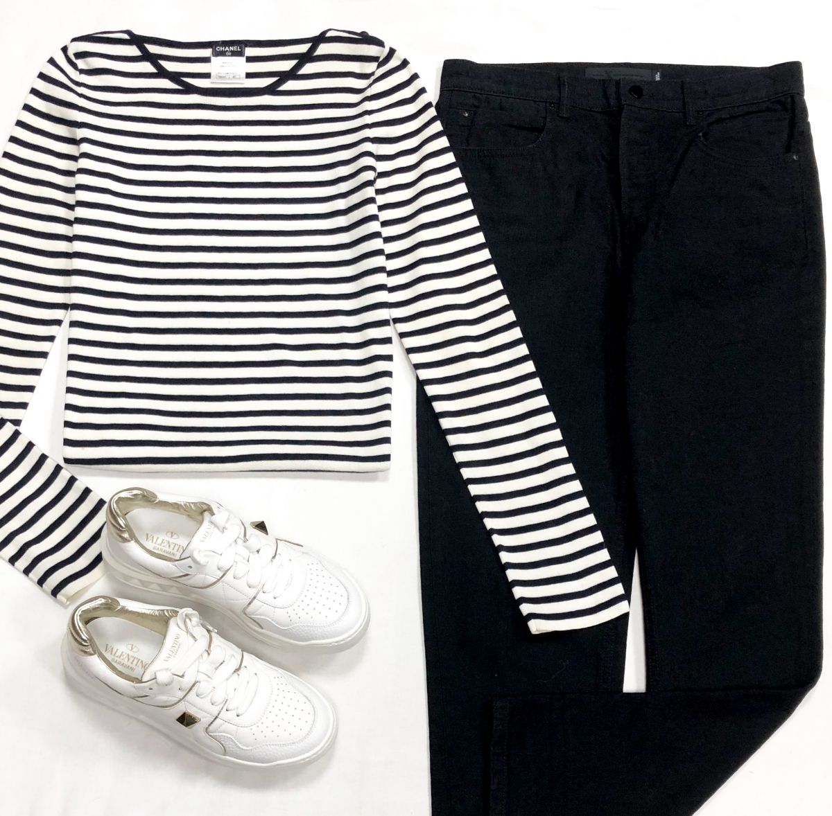 Кофта Chanel размер 42 цена 15 655 руб
Джинсы Alexander Wang размер 29 цена 10 959 руб
Кроссовки Valentino размер 40 цена 46 965 руб