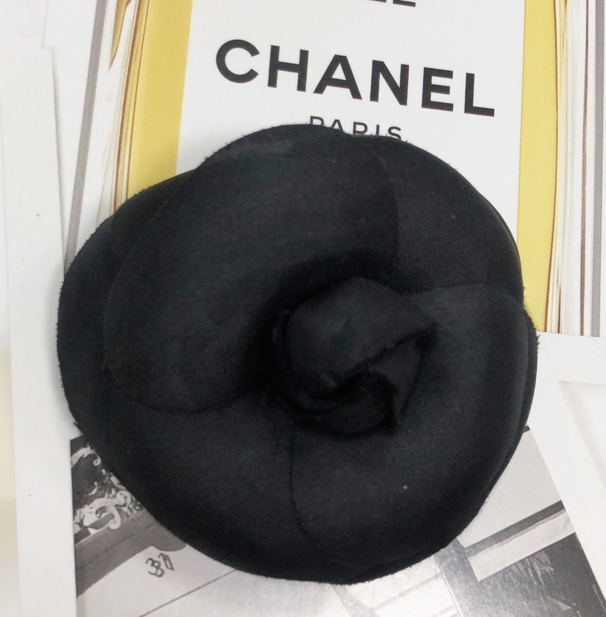 Брошка Chanel цена 15 655 руб

