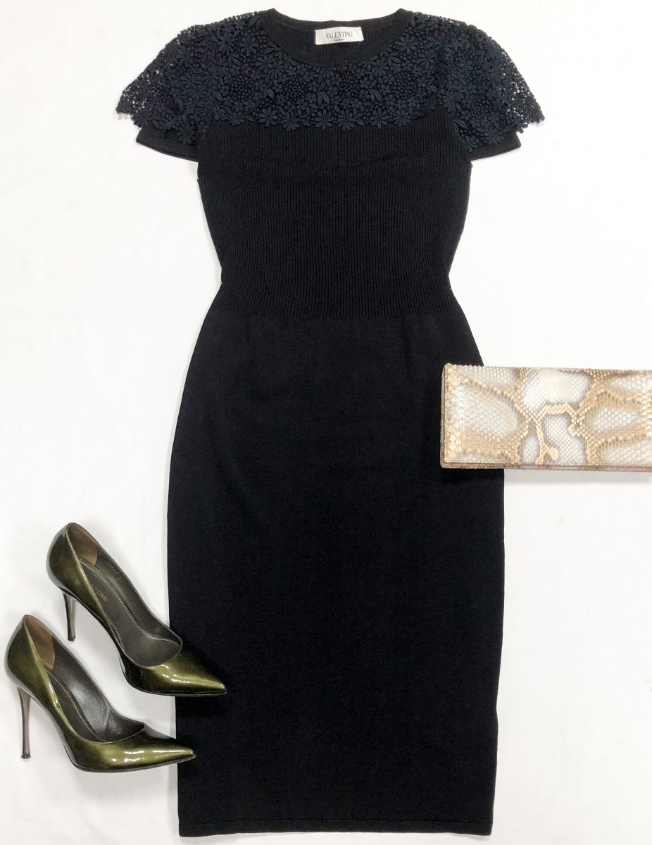 Платье Valentino размер L цена 15 655 руб
Туфли Sergio Rossi размер 39 цена 15 655 руб
Клатч Christian Dior