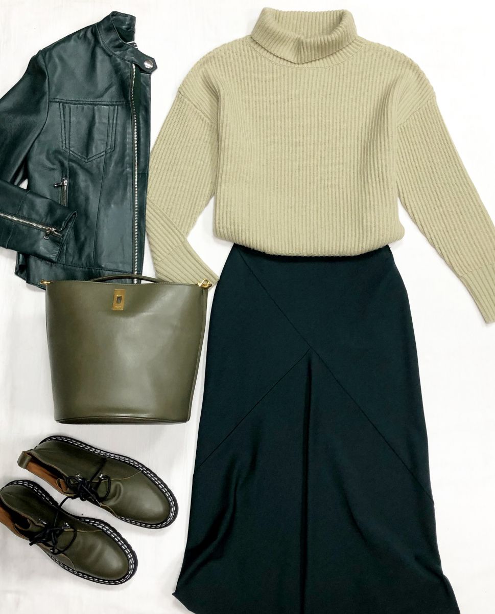 Юбка Jil Sander размер 36 цена 9 393 руб
Свитер FTC размер 42 цена 10 959 руб
Ботинки размер 40 цена 23 483 руб
Сумка Celine