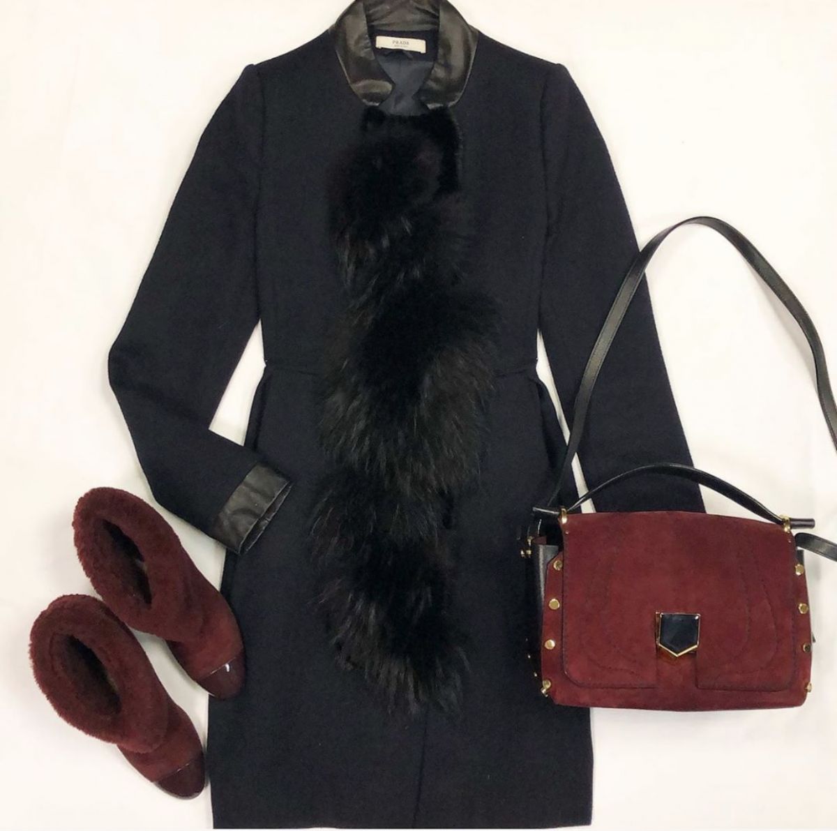 Пальто Prada размер 42 цена 38 463 рубБотинки Chanel размер 39 цена 15 385 руб Сумка Jimmy Choo 